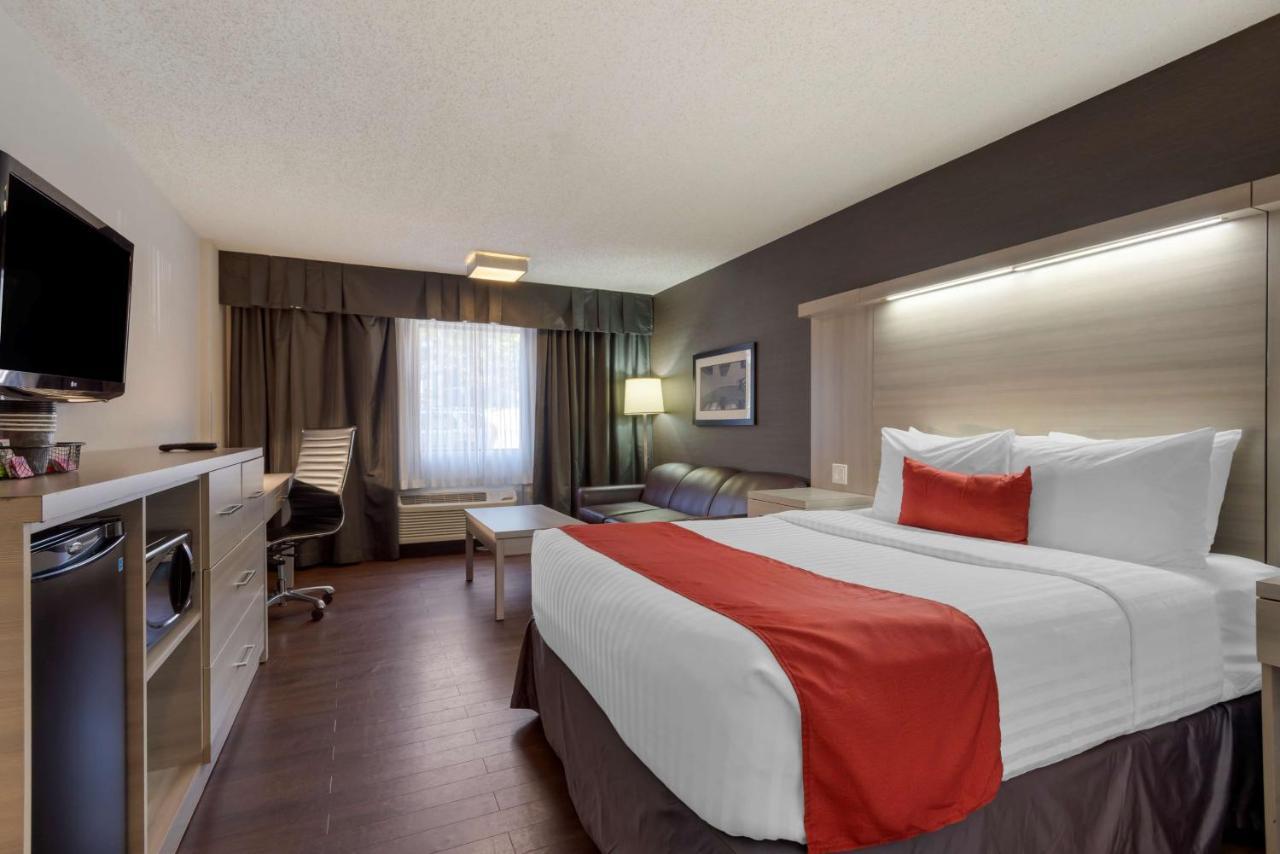 Best Western Plus Village Park Inn Калгари Экстерьер фото